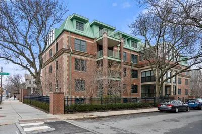 1 Russell Street #402