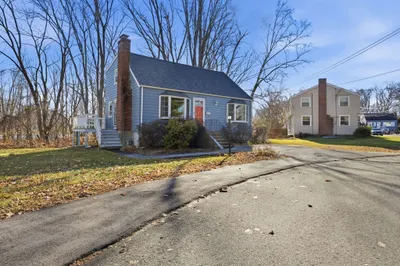 55 Maynard Rd 1