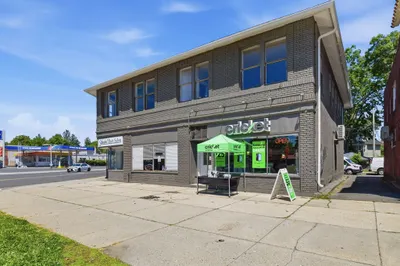 752 Sumner Ave 1