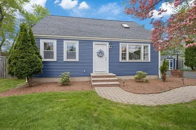 4 Lynn Ave