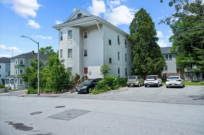 60 Esther St 1