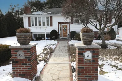 6 Randall Dr 1