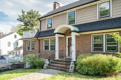 284 Lake St