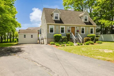6 Gentry Ln