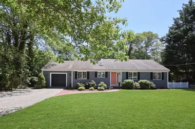 133 Hopkins Ln 1
