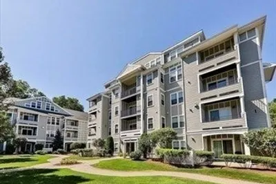 990 Vfw Pkwy #304 1