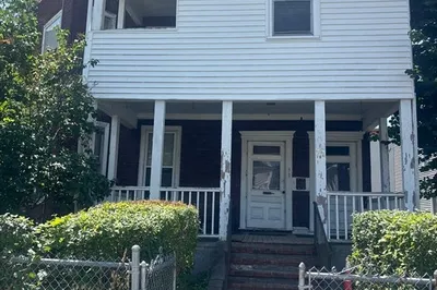 31 Lawrence Ave 1