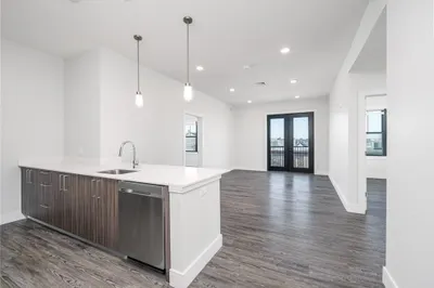 16 Laurel St #202
