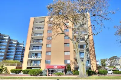 295 Lynn Shore Dr #201 1