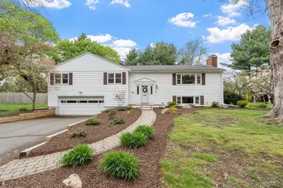 22 Ellis Dr 1