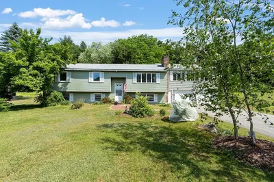 4 Ridgemont Dr