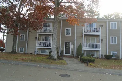 451 School St #3-4