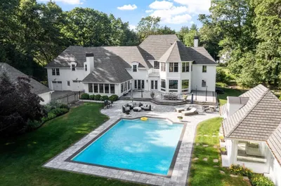 15 Blandford Dr 1