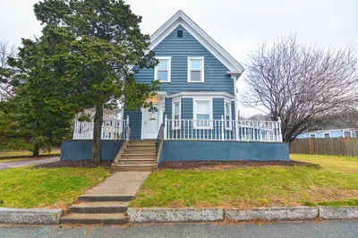 1601 Commercial St