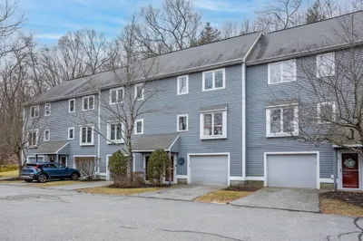 8 Country Hill Ln #8