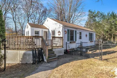 92 Sylvan Ln