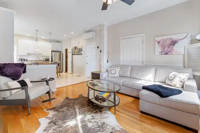 202 W 7th St #1