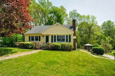 26 Bayberry Ln