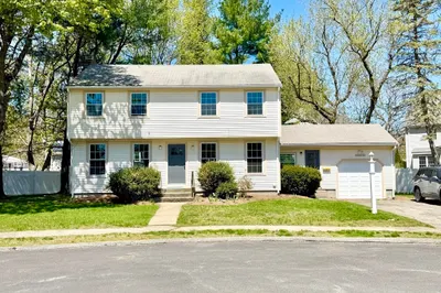 1 Brewster Dr 1