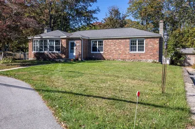 220 W Main St
