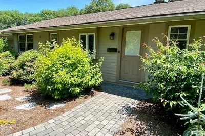57 Surrey Ln