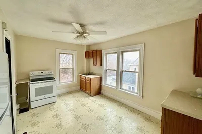 33 Thurston Rd #2