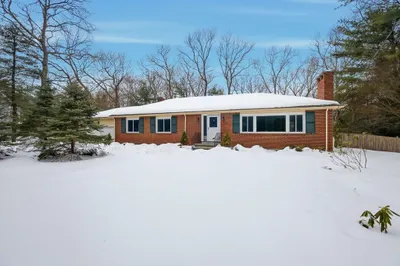 5 Crest Dr W Dr