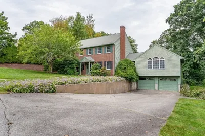 7 Ashwood Ave 1