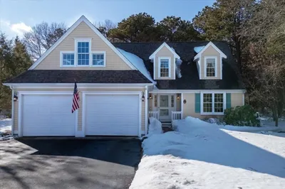 12 Quashnet Woods Dr 1
