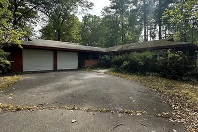 8 Topeka Rd 1