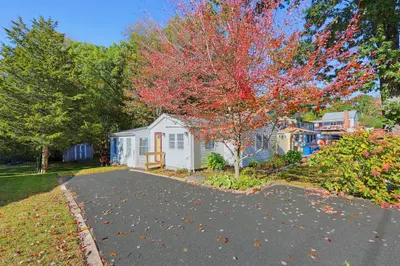 116 Lakeshore Dr 1