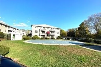 8 Kenmar Dr #61 1
