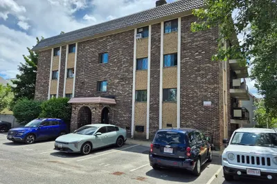 301 Lowell St #32 1