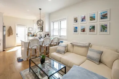 8 Viking St #1