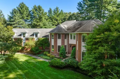 24 Davis Rd 1
