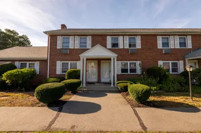 18 Emerson Gardens Rd #18 1
