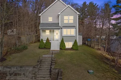 61 Waverly Rd