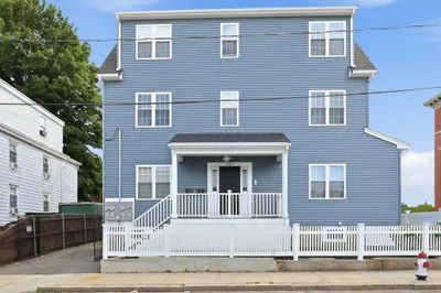 489 Spring St 1