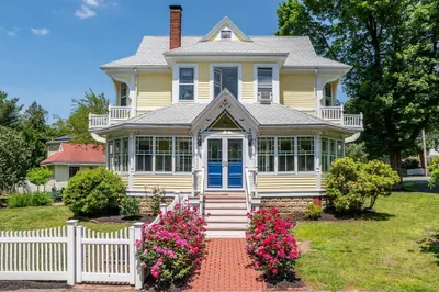 8 Charles St