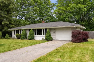 67 Roslyn Rd 1