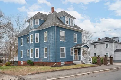 512 River St
