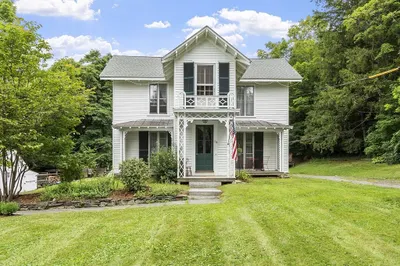 24 Maple St 1