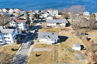 84 Riverview St 1