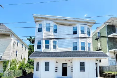 884 Main St #2R 1