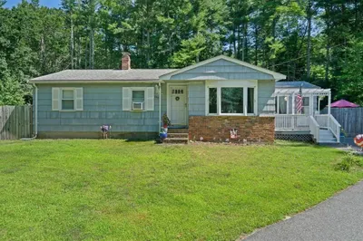 204 Pleasant St 1