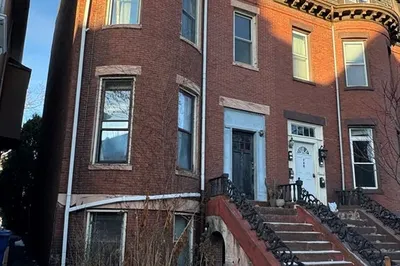 746 E 4th St