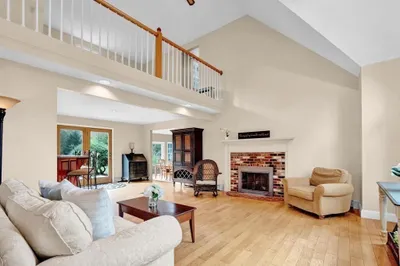 40 Kensington Dr 1