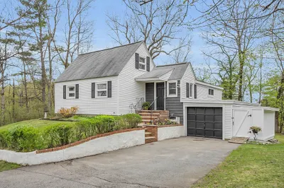 8 Mount Henry Rd