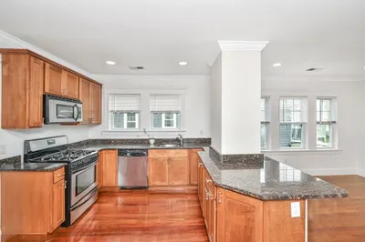 8 Woodfield St #2