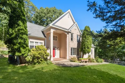 160 Stearns Rd 1